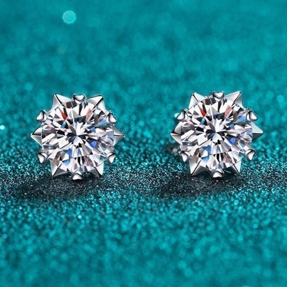 1 CtTW Platinum Stud Earrings
